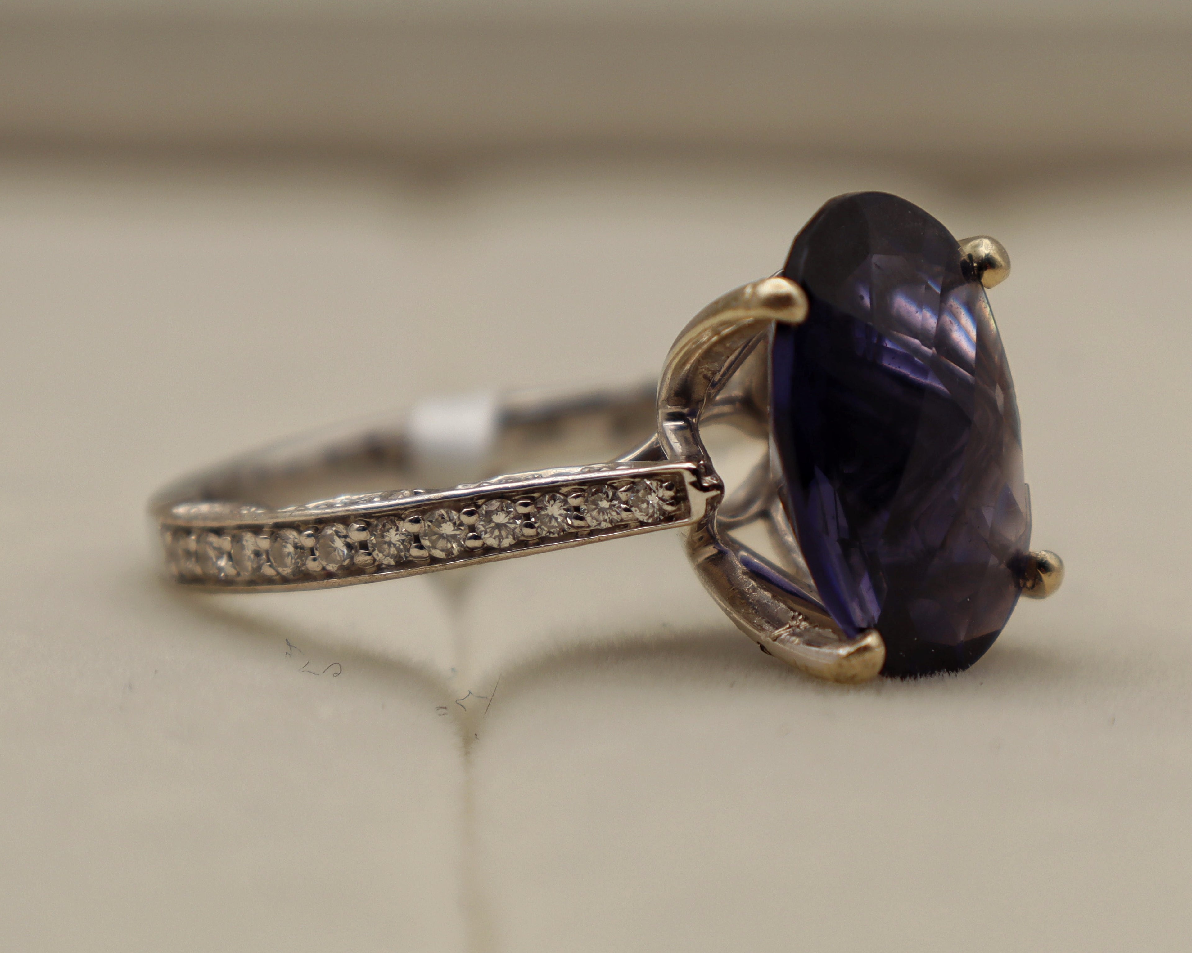 18k White Gold Oval Tanzanite and Diamond Ring