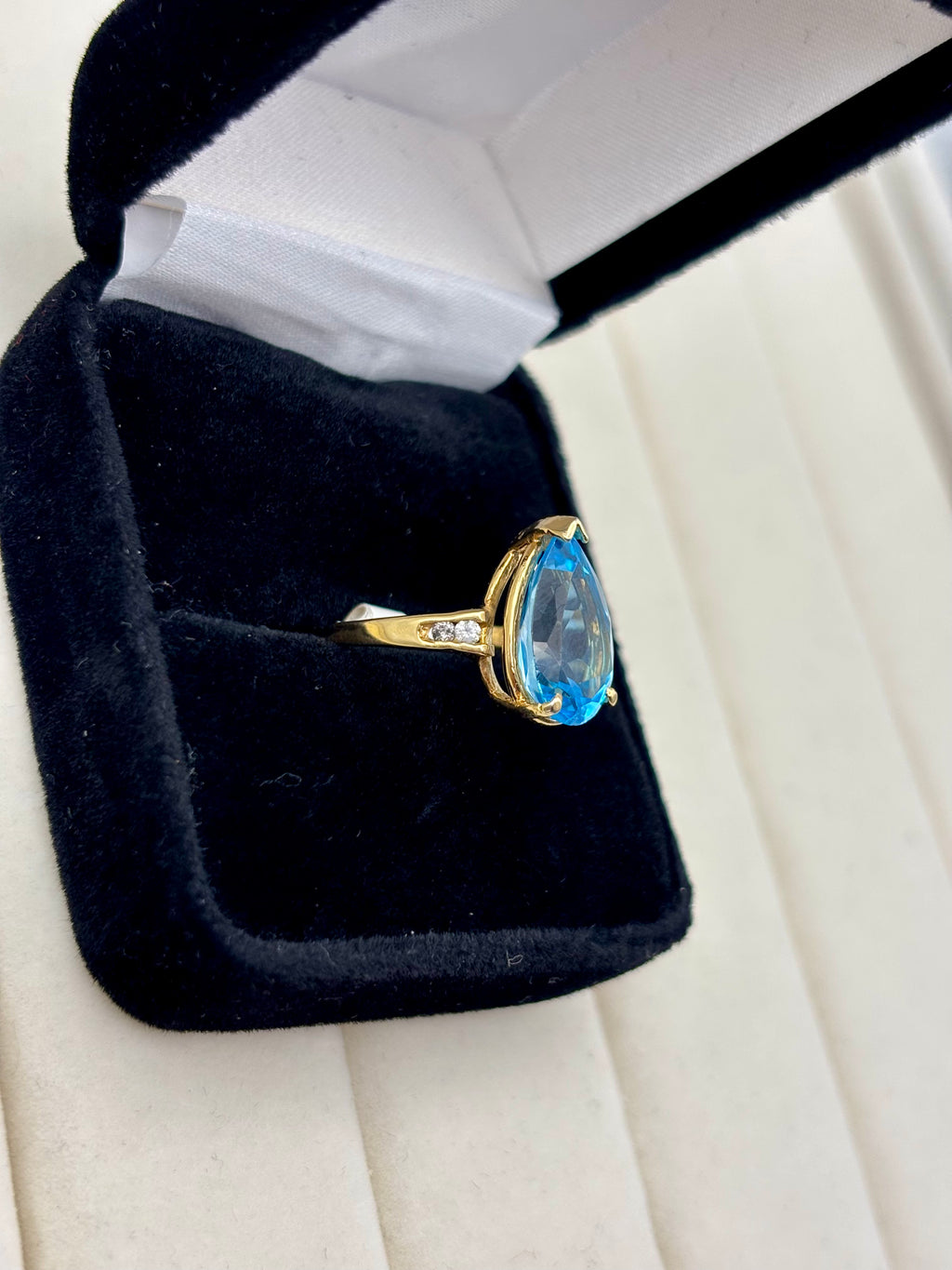 14K Yellow Gold Topaz Side Stone Ring
