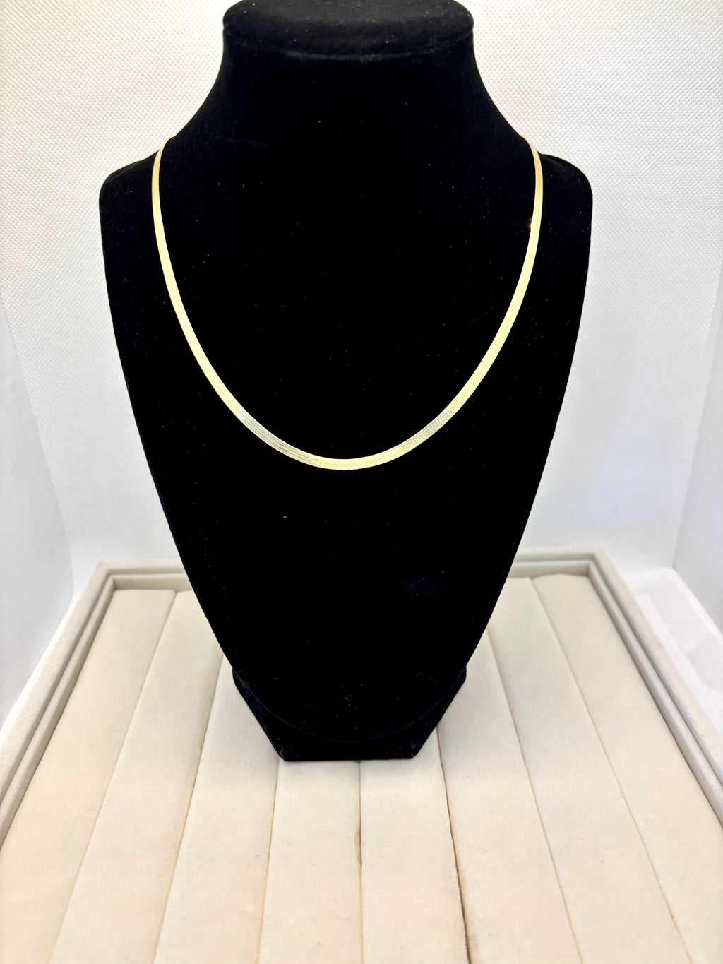 10K Yellow Gold Herringbone Chain Necklace – 18 Inches | Empire Jewelry and Loan