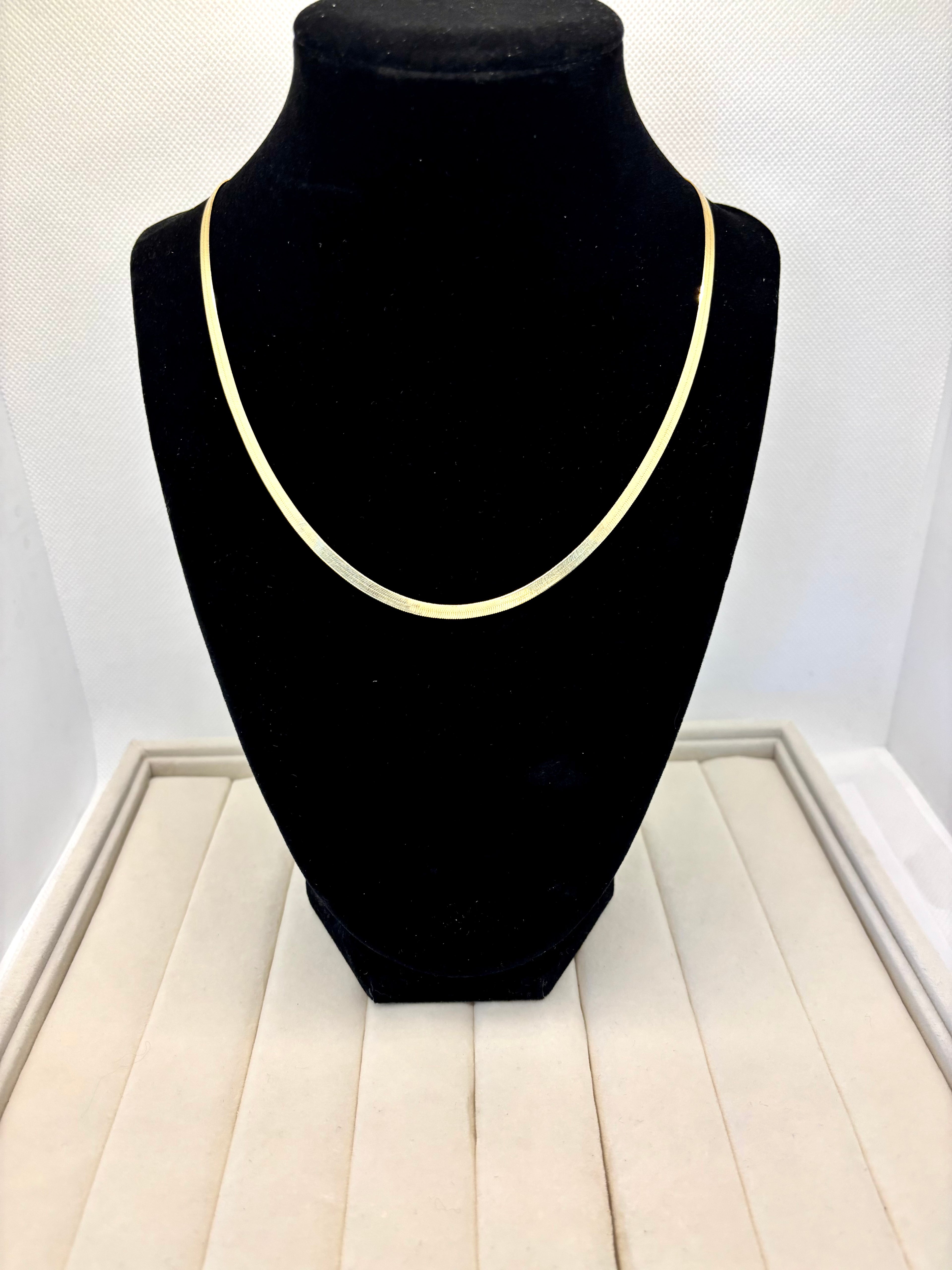 10K Yellow Gold Herringbone Chain Necklace – 18 Inches | Empire Jewelry and Loan
