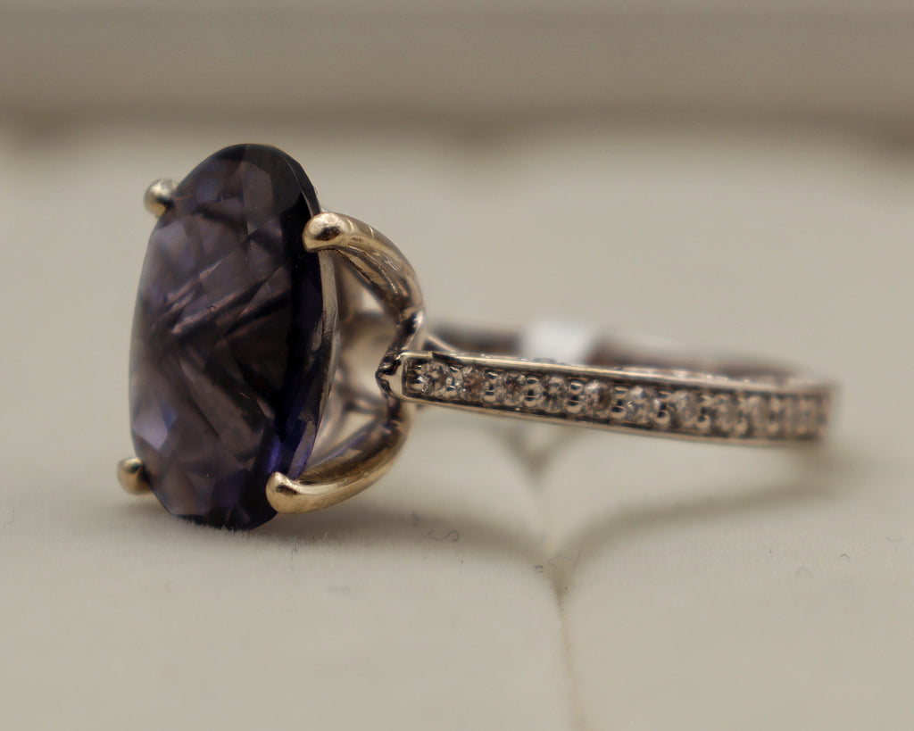 18k White Gold Oval Tanzanite and Diamond Ring