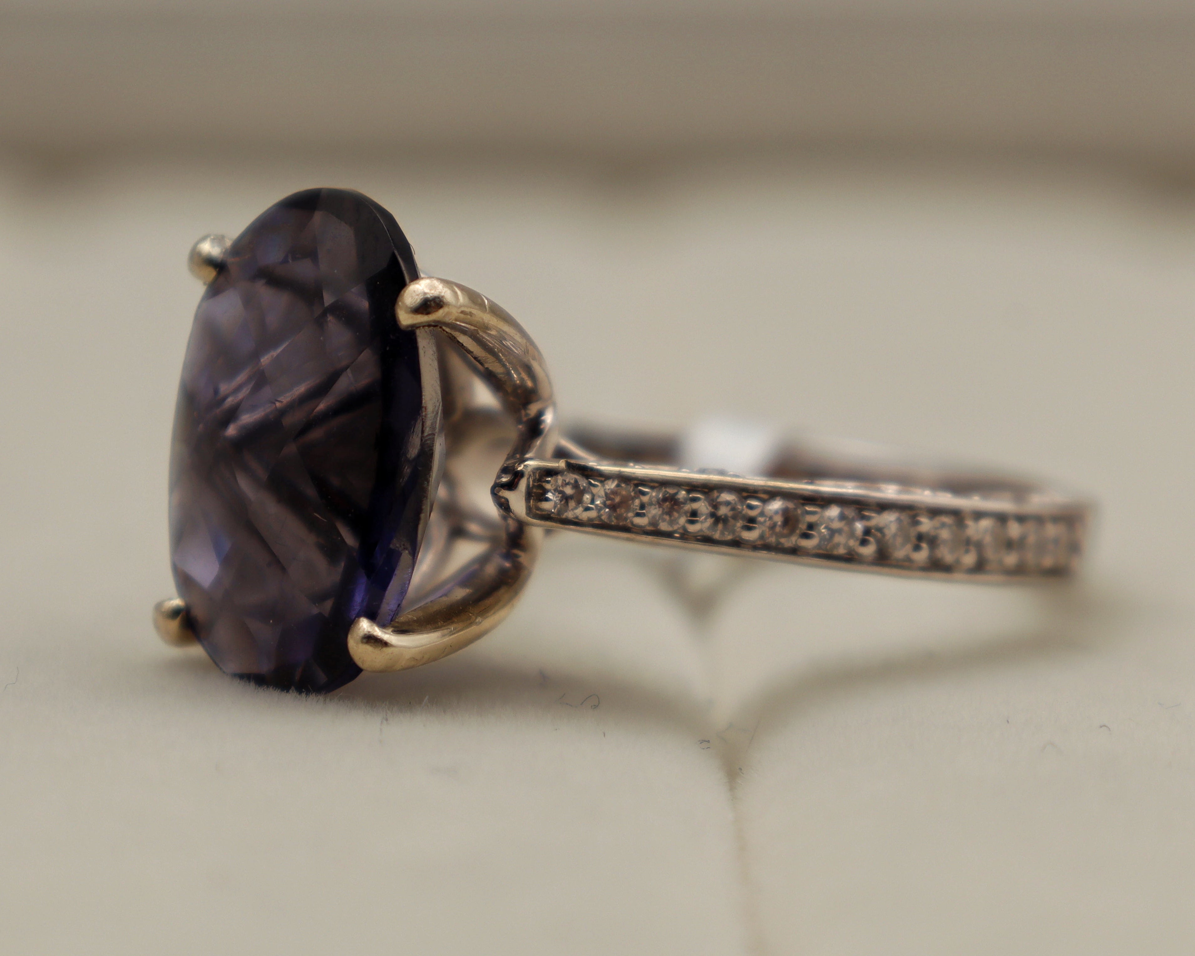 18k White Gold Oval Tanzanite and Diamond Ring