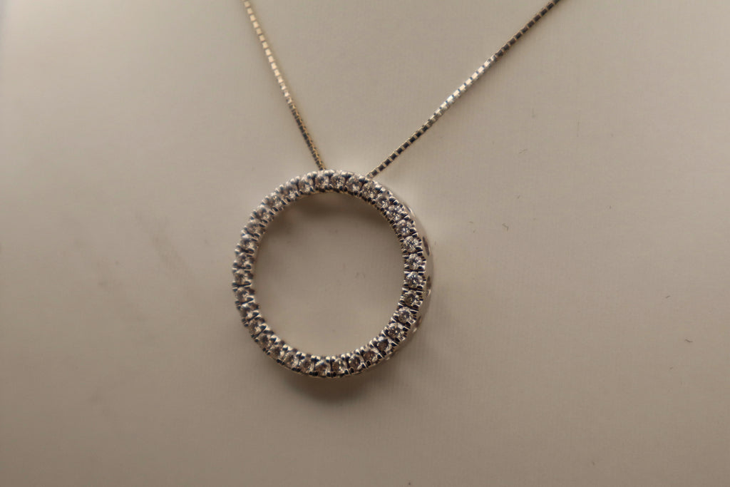 14k White Gold Diamond Circle Pendant