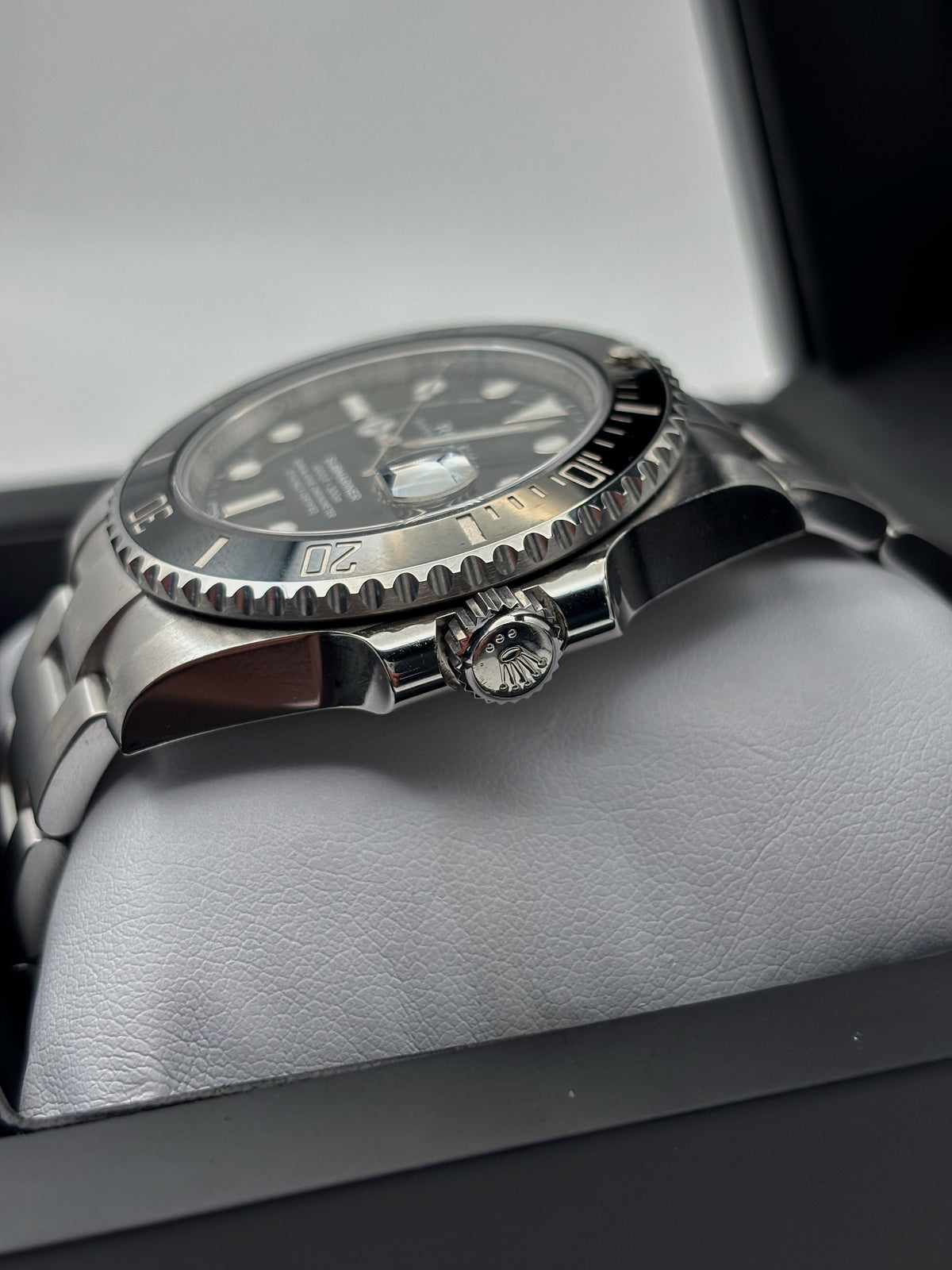 Rolex Submariner Date 116610 40mm Stainless Steel - Pre-Owned