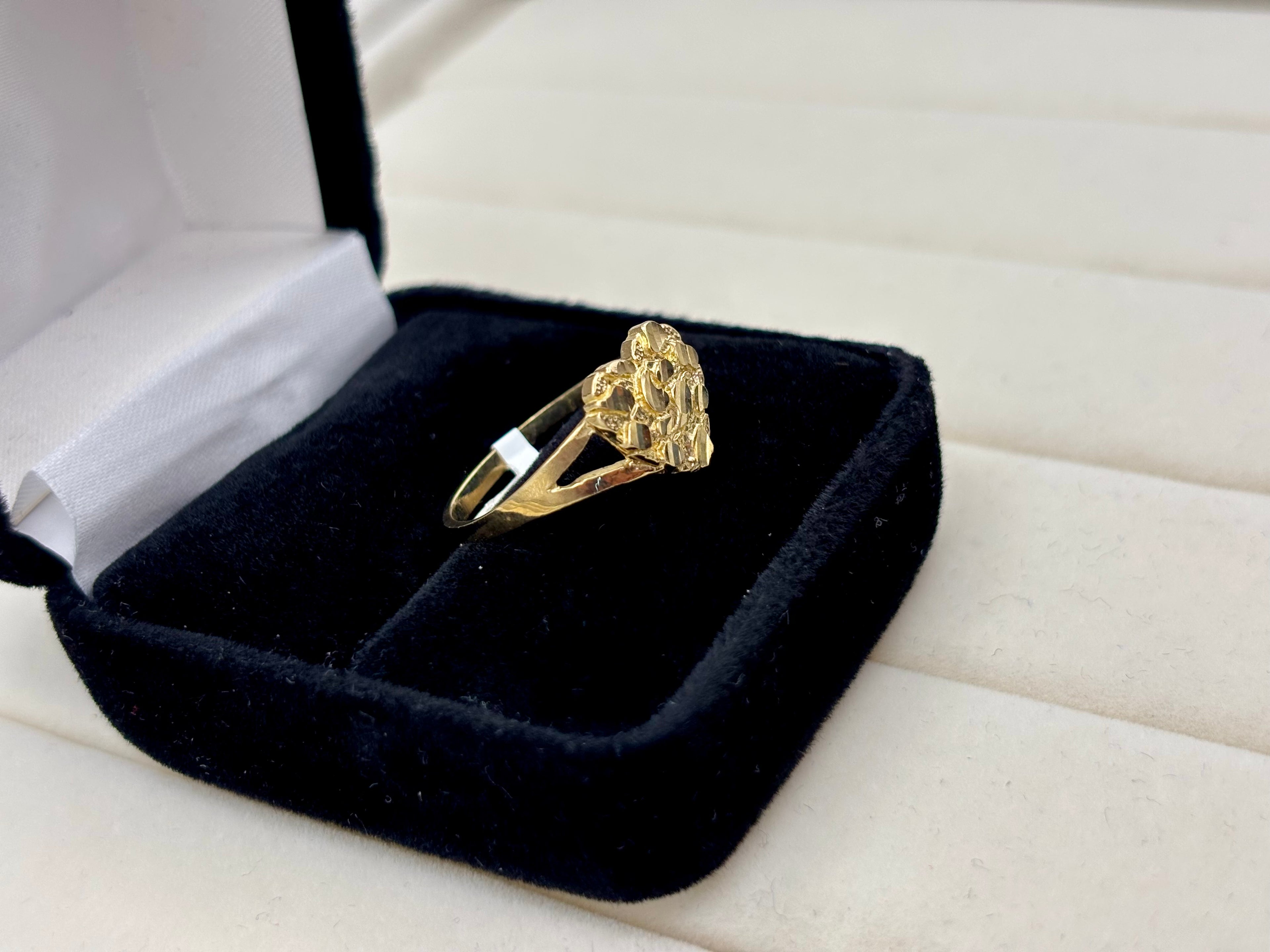 10K Yellow Gold Heart Design Ring