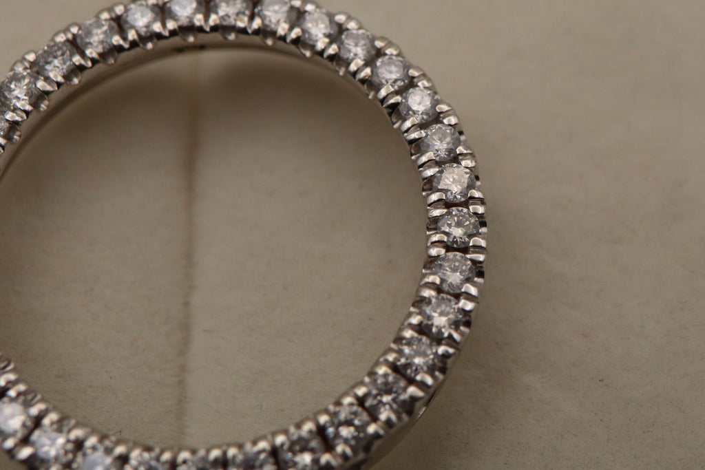14k White Gold Diamond Circle Pendant