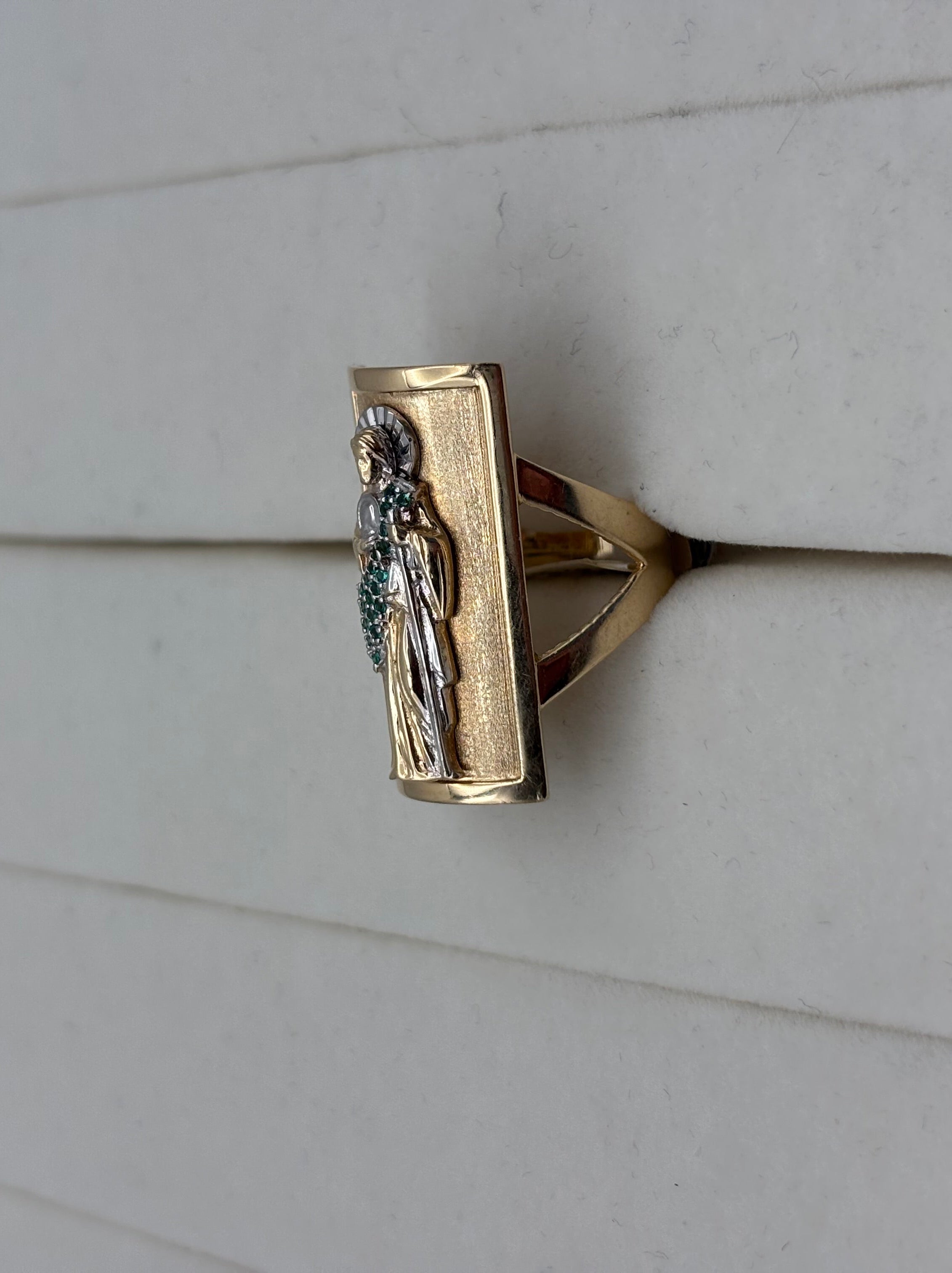 14K Gold Green Stone Figural Signet Ring