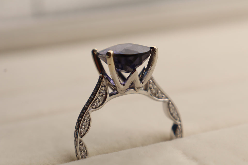 18k White Gold Oval Tanzanite and Diamond Ring