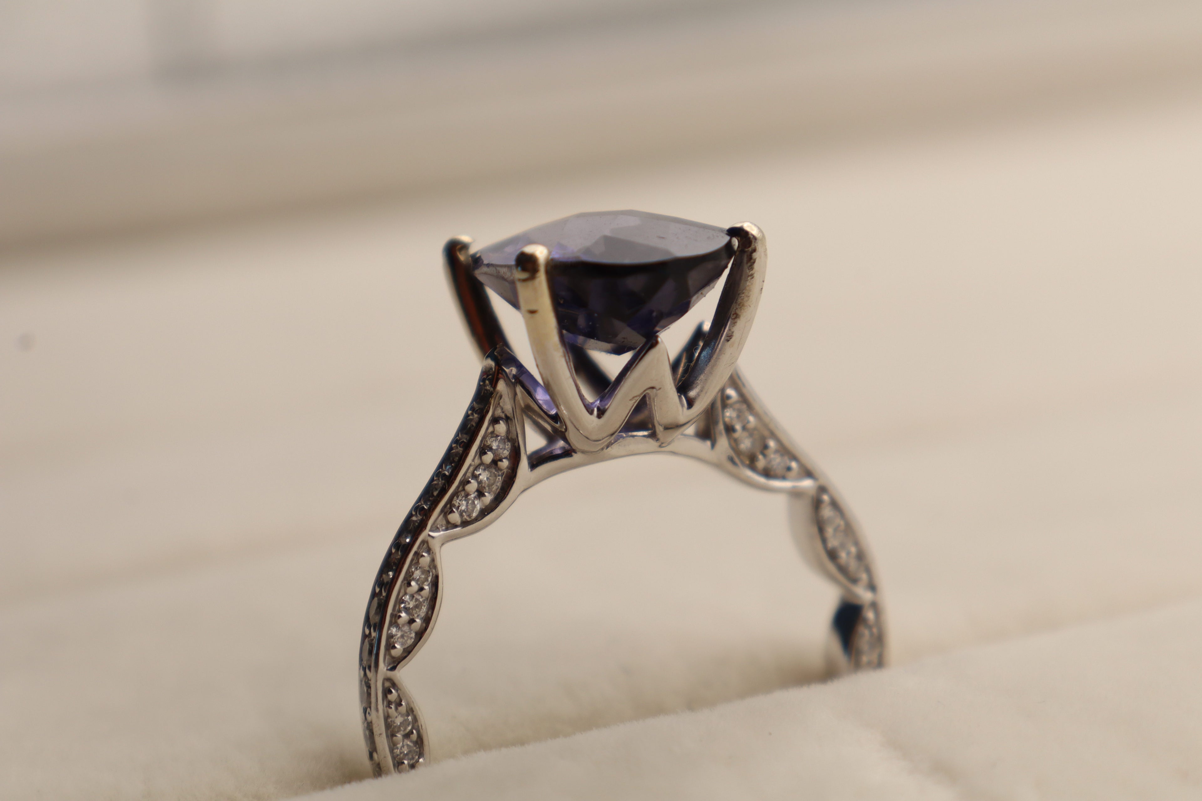 18k White Gold Oval Tanzanite and Diamond Ring