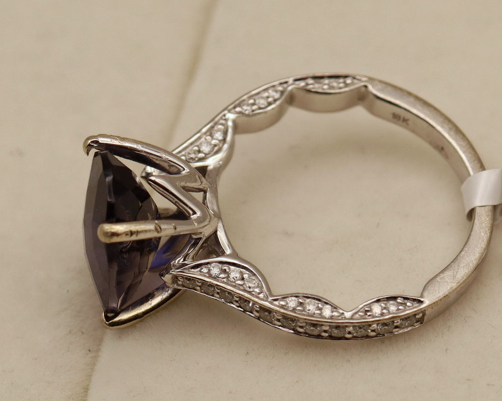18k White Gold Oval Tanzanite and Diamond Ring