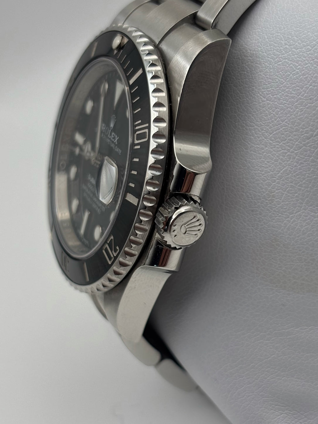 Rolex Submariner Date 116610 40mm Stainless Steel - Pre-Owned