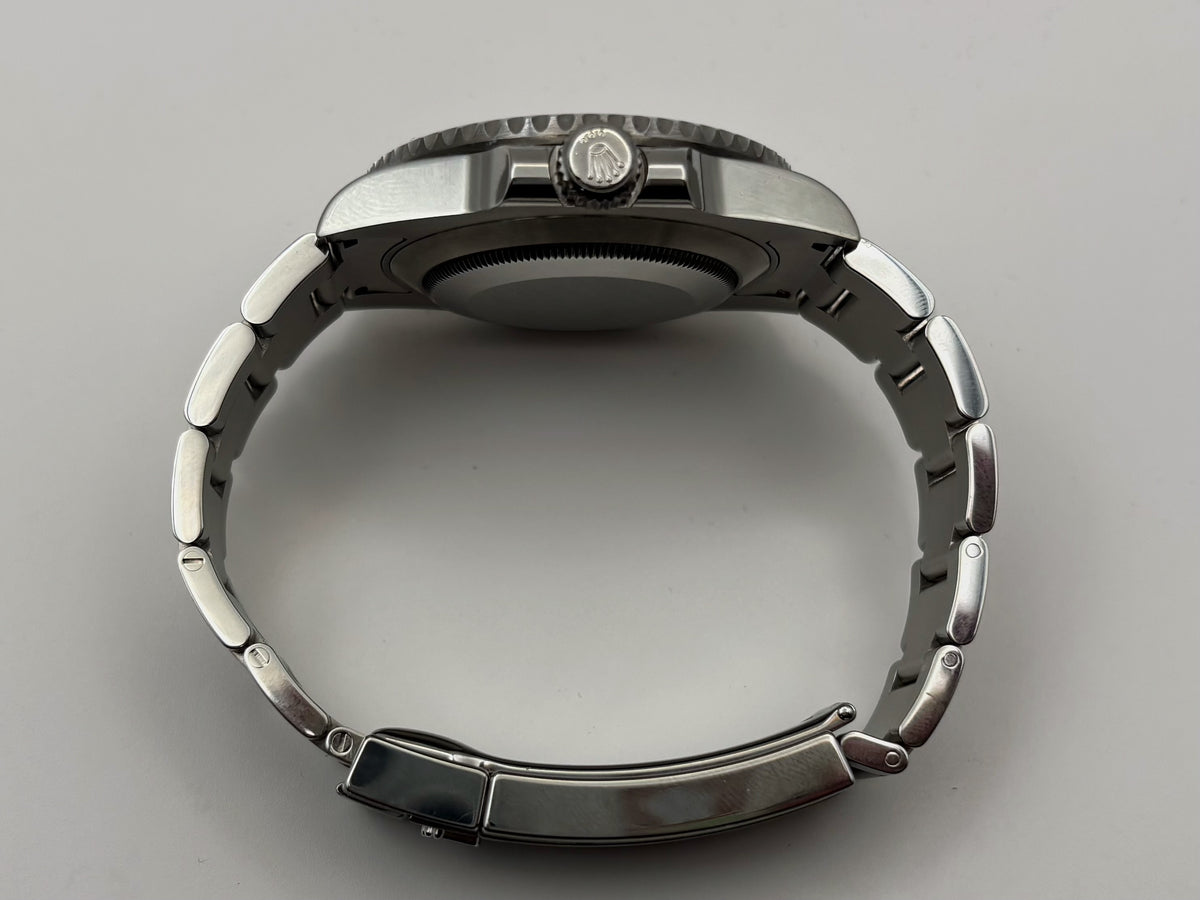 Rolex Submariner Date 116610 40mm Stainless Steel - Pre-Owned
