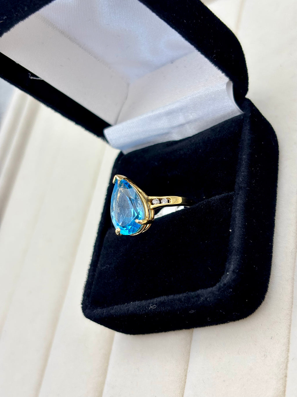 14K Yellow Gold Topaz Side Stone Ring