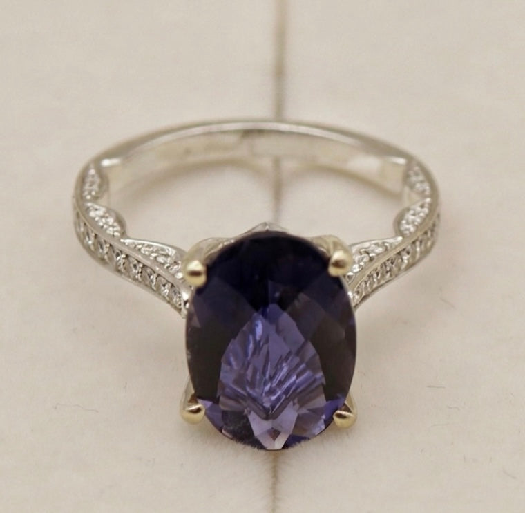 18k White Gold Oval Tanzanite and Diamond Ring
