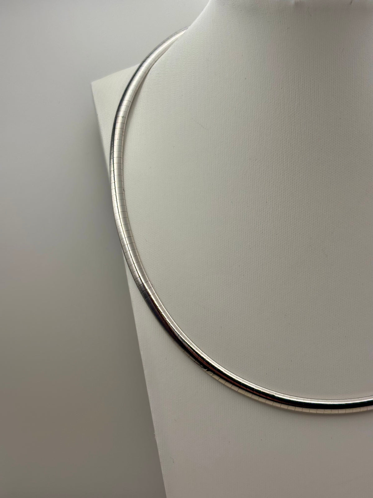 14k White Gold Flat Omega Collar Chain