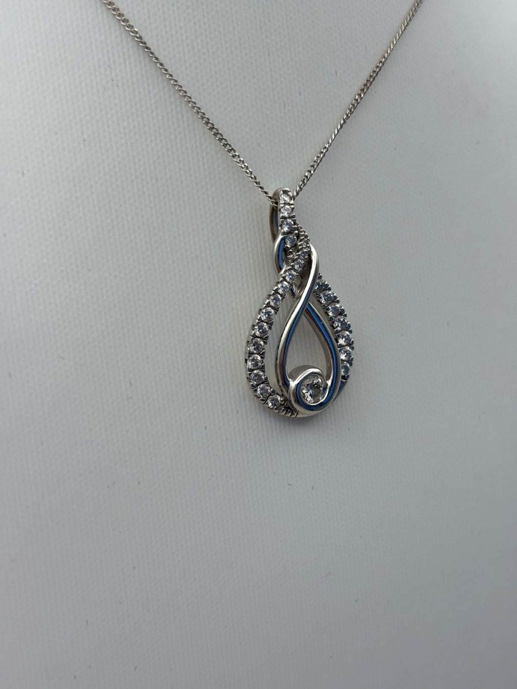 10K White Gold Diamond Teardrop Pendant Necklace