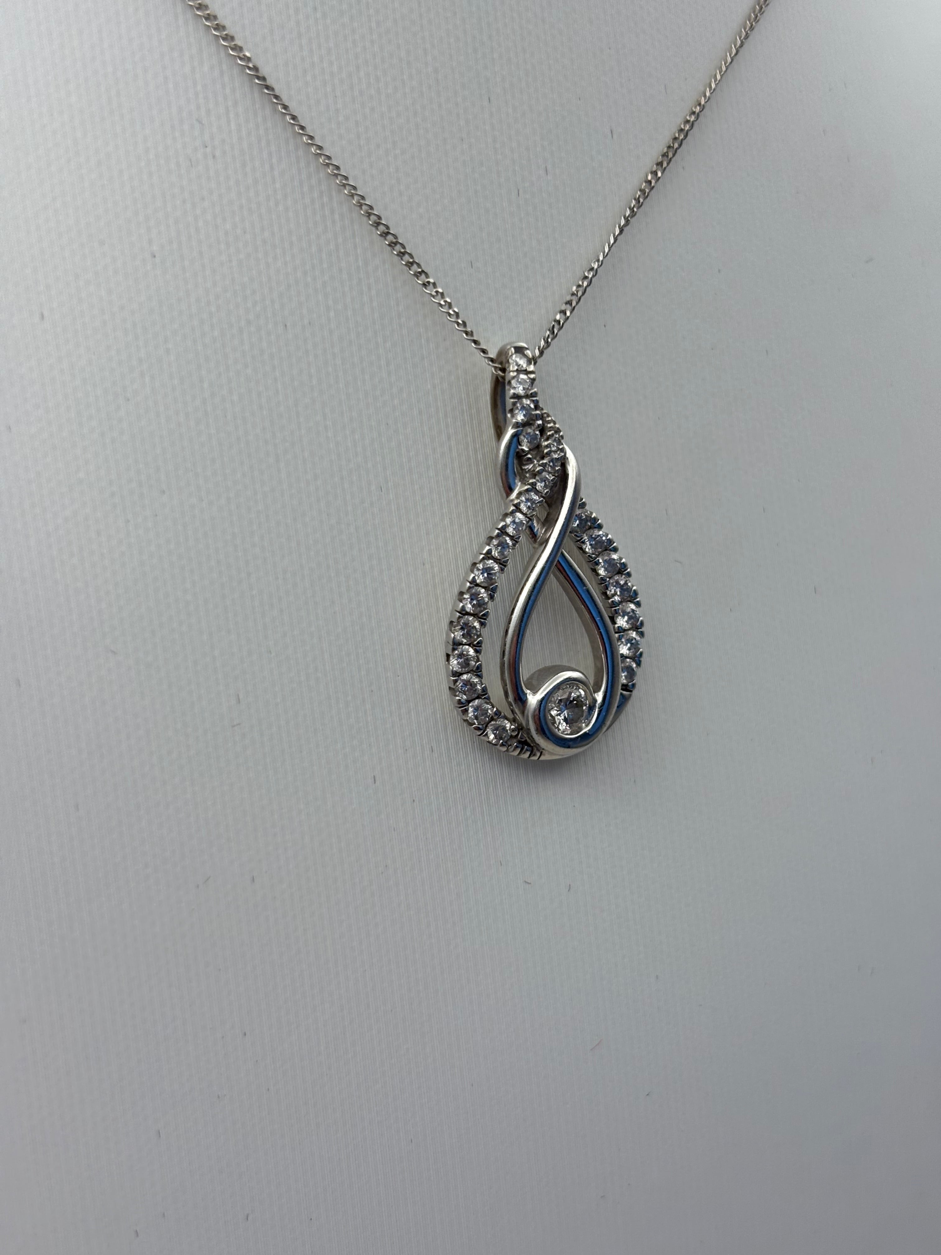 10K White Gold Diamond Teardrop Pendant Necklace