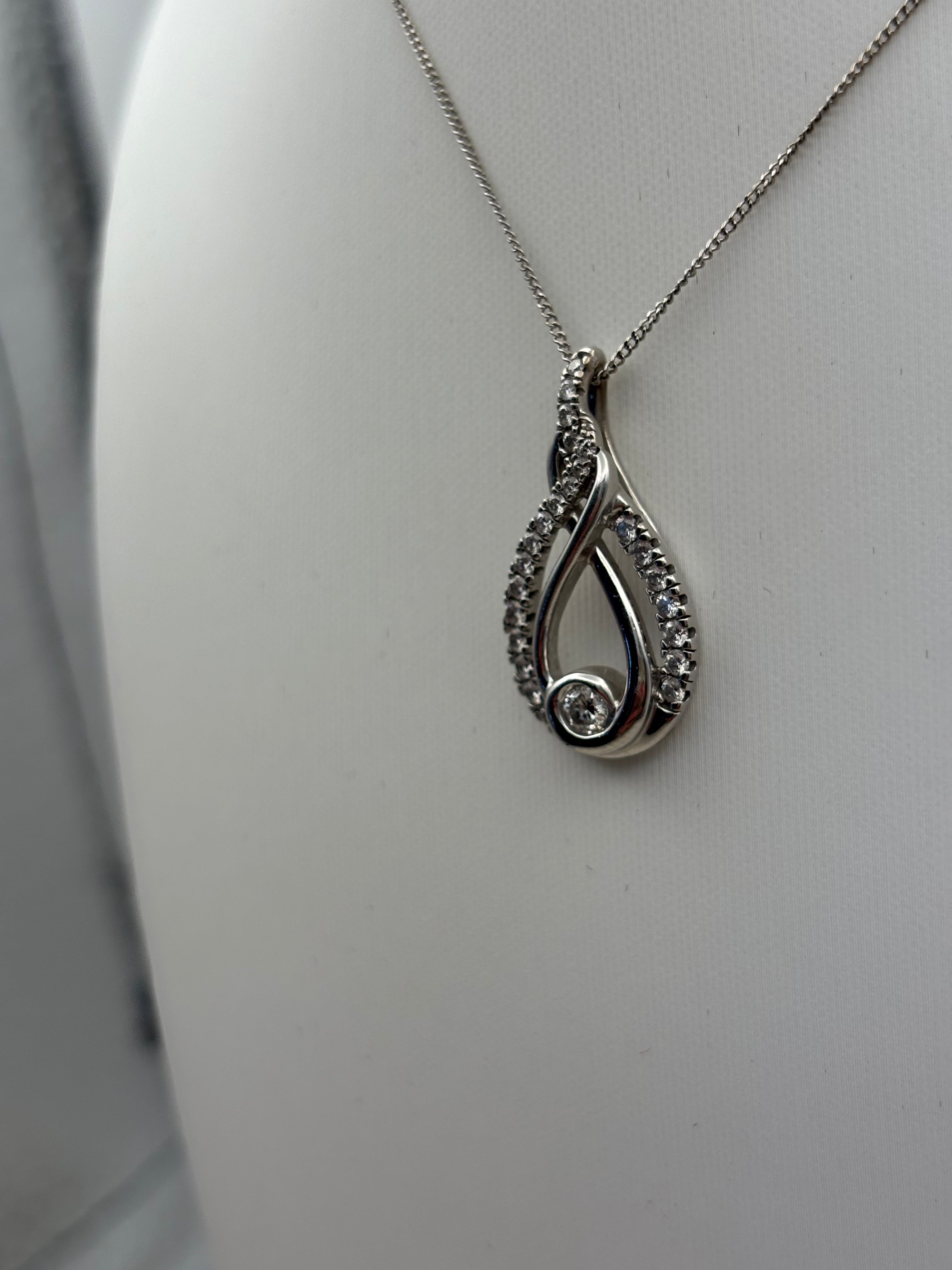 10K White Gold Diamond Teardrop Pendant Necklace