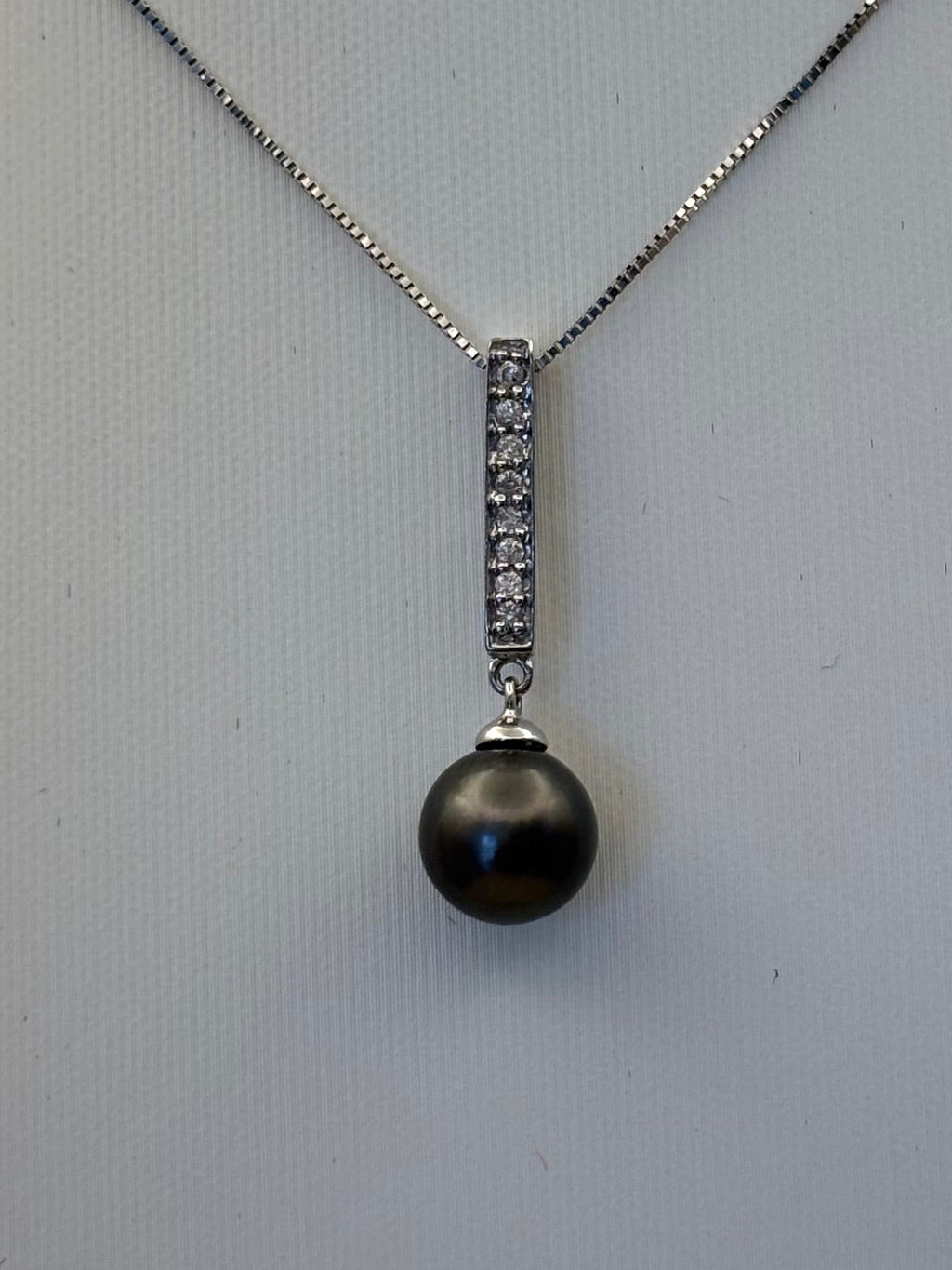 14K White Gold Black Pearl Diamond Pendant Necklace