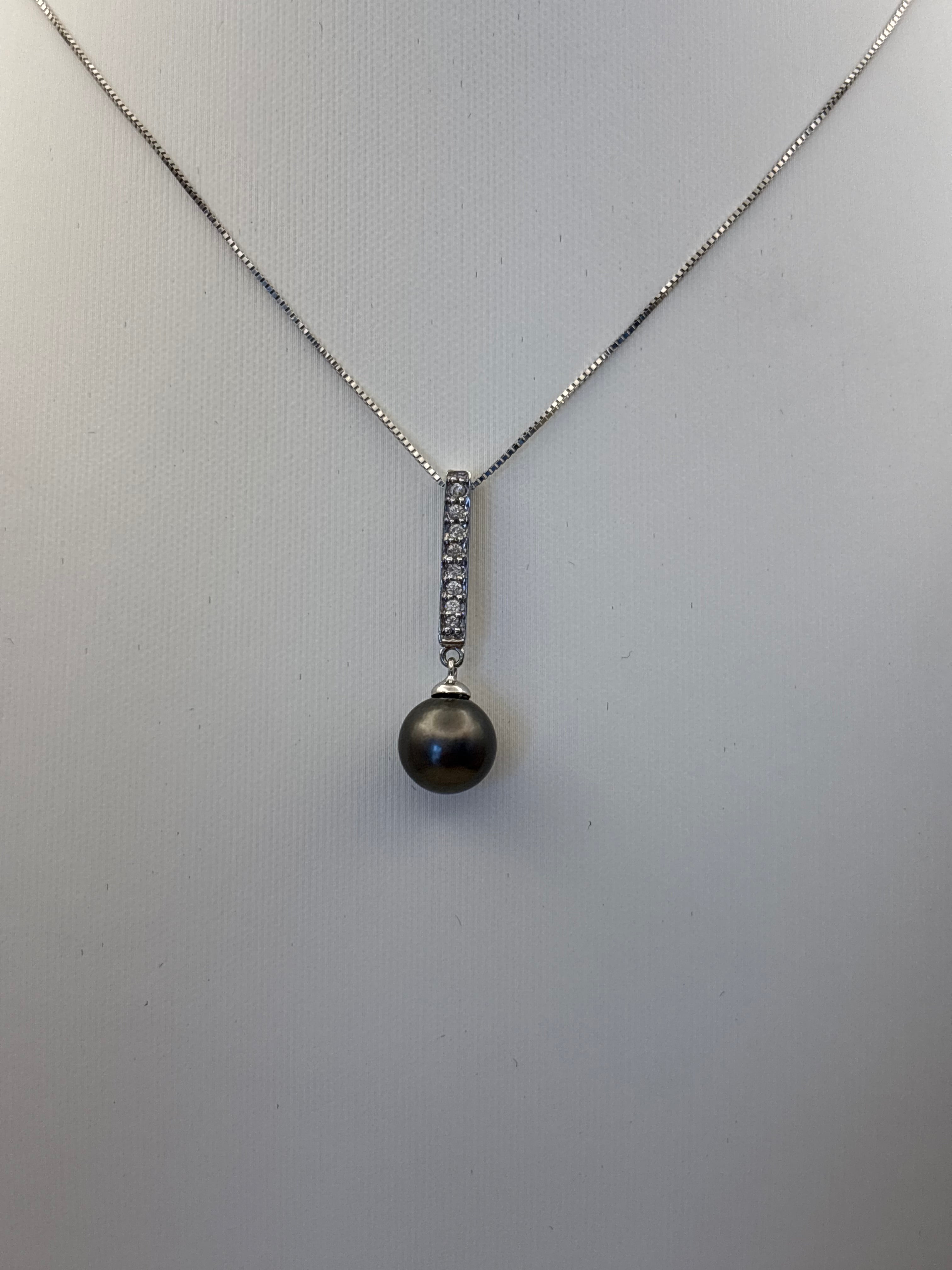 14K White Gold Black Pearl Diamond Pendant Necklace