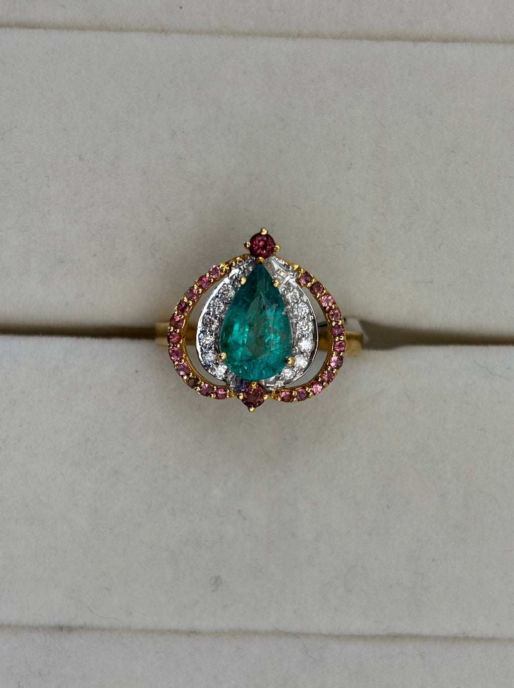 18K Gold Pear-Shaped Emerald Ring with Diamond and Pink Stone Accents