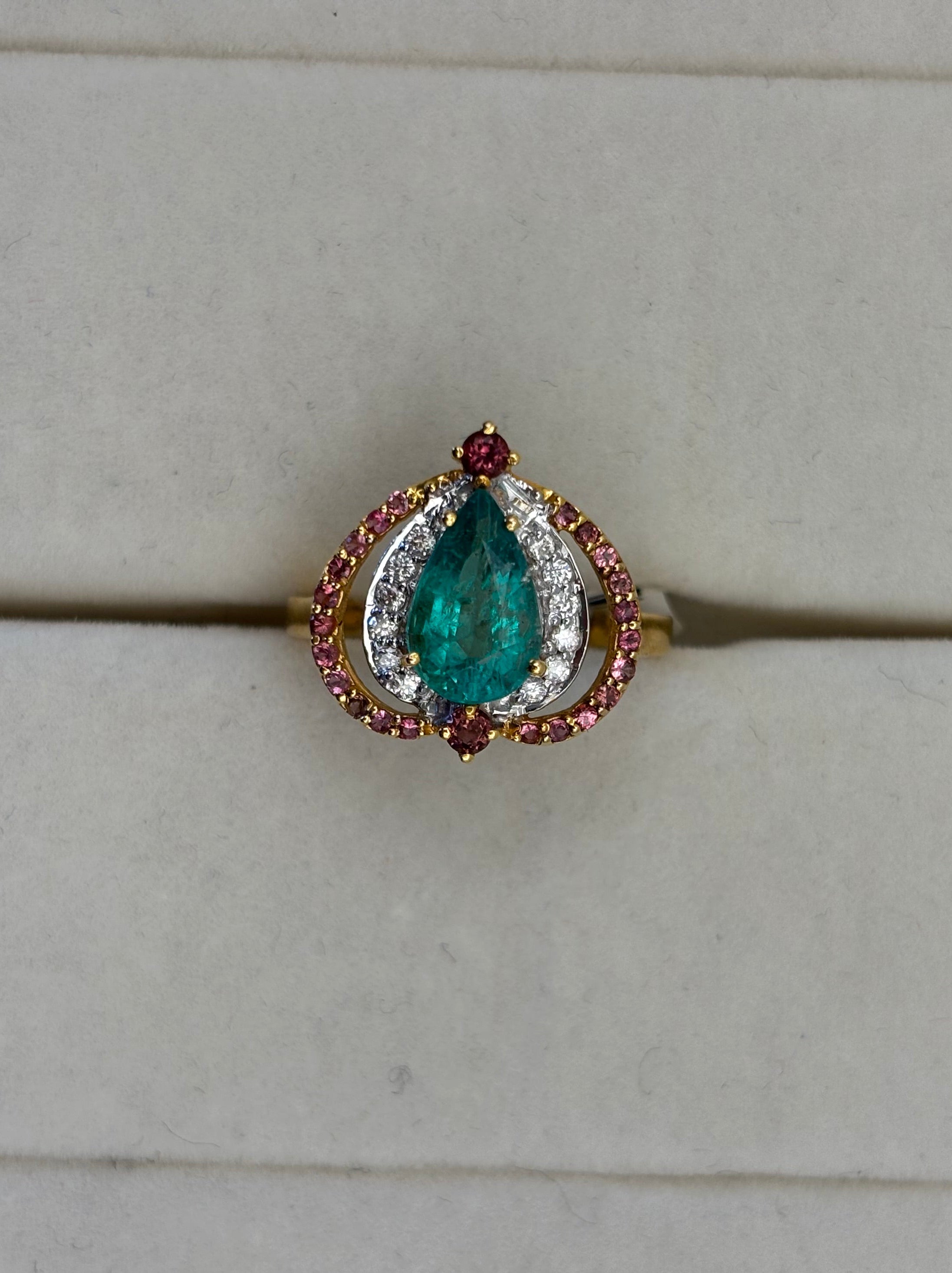18K Gold Pear-Shaped Emerald Ring with Diamond and Pink Stone Accents