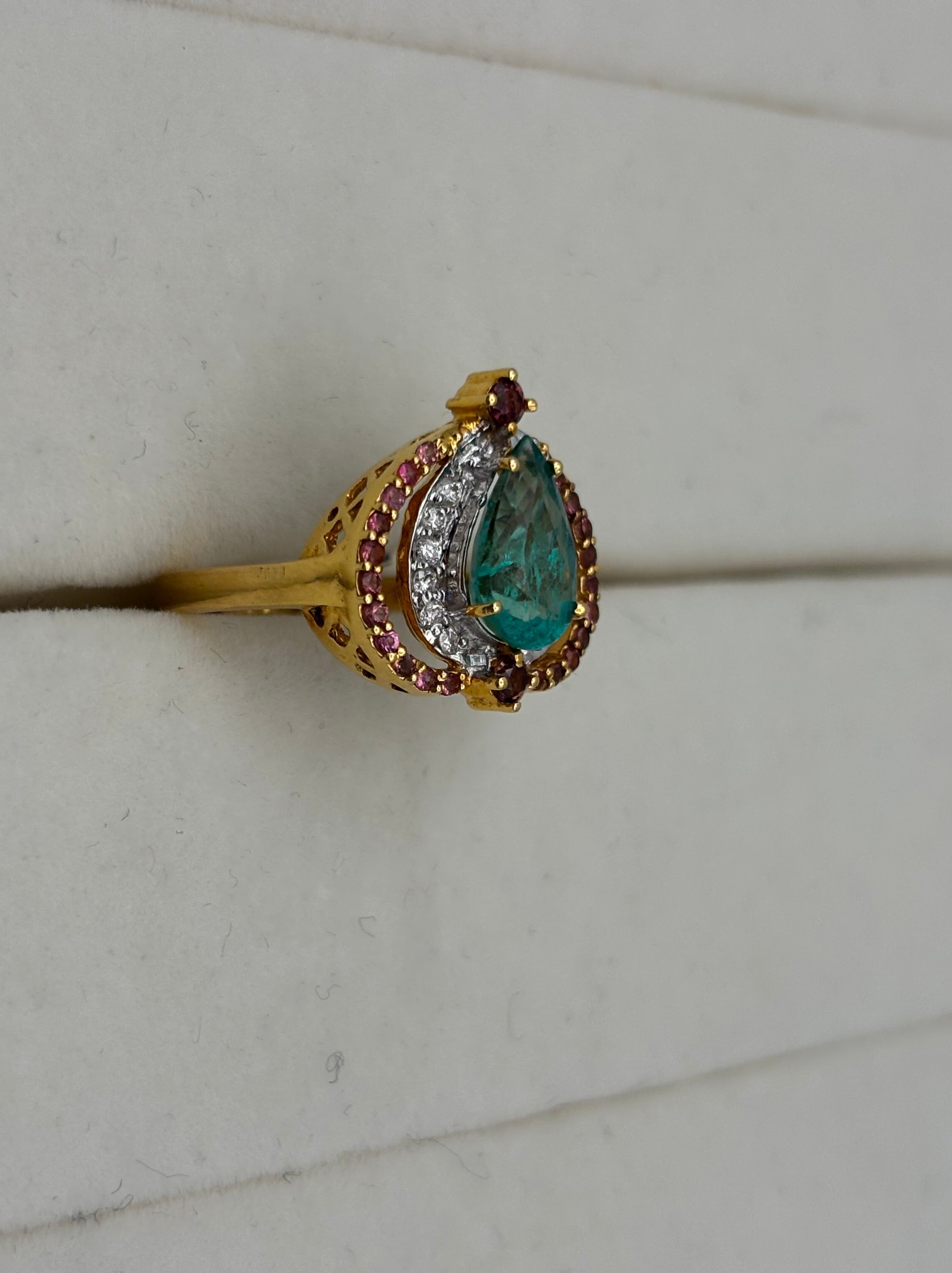 18K Gold Pear-Shaped Emerald Ring with Diamond and Pink Stone Accents